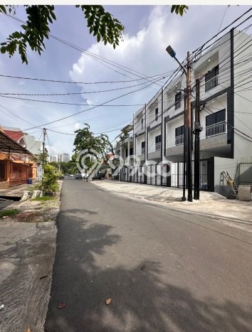 Rumah Mewah LB 185m2 Siap Pakai Desain Elegan di Tanjung Duren, Jakarta Barat Rumah Mewah LB 185m2 Siap Pakai Desain Elegan di Tanjung Duren, Jakarta Barat