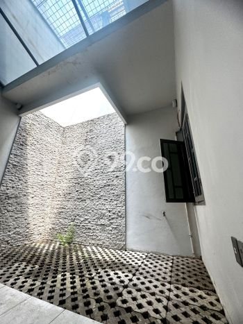 For Sale! Luxury House LT 148m2 Desain Elegan di Pulomas For Sale! Luxury House LT 148m2 Desain Elegan di Pulomas