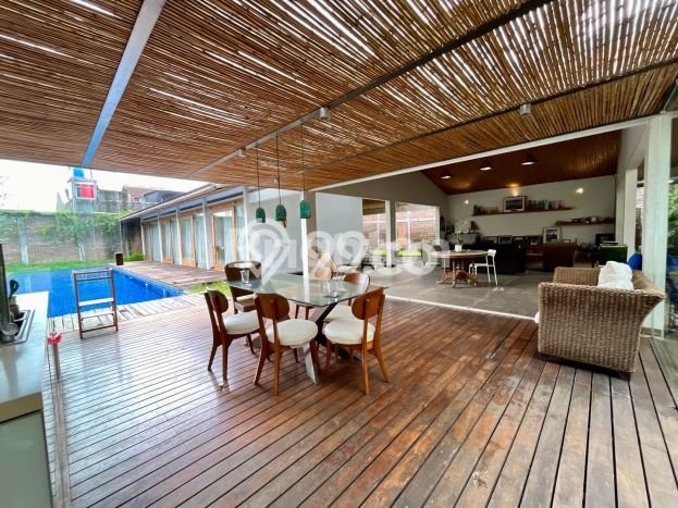 Rumah Nyaman di Colomadu, Solo, Luas 980m2m² Bangunan 800m2m² Rumah Nyaman di Colomadu, Solo, Luas 980m2m² Bangunan 800m2m²