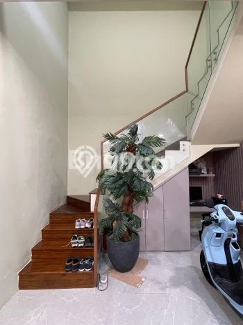 Rumah Terawat area Colomadu, Solo, LT 168m2m², Luas Bangunan 250m2m² Rumah Terawat area Colomadu, Solo, LT 168m2m², Luas Bangunan 250m2m²