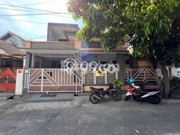 PENAWARAN EKSKLUSIF! Rumah kawasan Colomadu, 4 KM, Lingkungan Elite, LT 180m2m² Bangunan 200m2m² PENAWARAN EKSKLUSIF! Rumah kawasan Colomadu, 4 KM, Lingkungan Elite, LT 180m2m² Bangunan 200m2m²