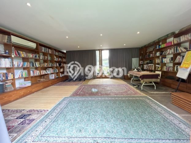 Rumah Nyaman di Colomadu, Solo, Luas 980m2m² Bangunan 800m2m² Rumah Nyaman di Colomadu, Solo, Luas 980m2m² Bangunan 800m2m²