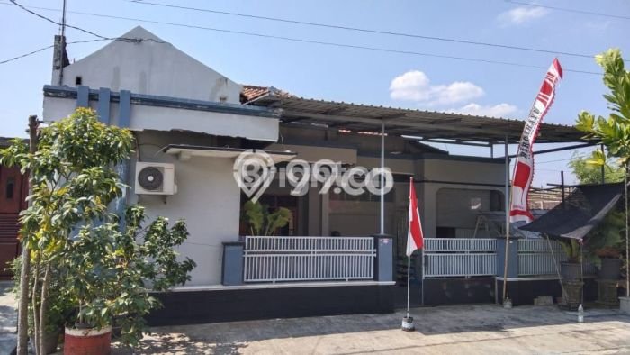 HOT LISTING! Rumah Ready Stock lokasi Bendosari, Sukoharjo, LT 240m2m² Bangunan 190m2m² HOT LISTING! Rumah Ready Stock lokasi Bendosari, Sukoharjo, LT 240m2m² Bangunan 190m2m²