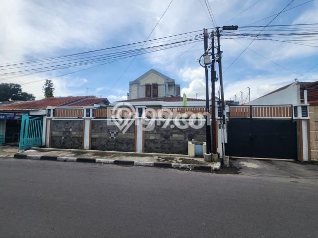 HARGA TERBAIK! Rumah di Solo Baru, 2 KM, Lingkungan Asri, LT 375m2m² LB 300m2m² HARGA TERBAIK! Rumah di Solo Baru, 2 KM, Lingkungan Asri, LT 375m2m² LB 300m2m²