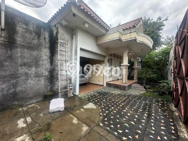 Rumah Strategis di Cemani, Dekat Kawasan Komersial, Solo - 4 Kamar Tidur Rumah Strategis di Cemani, Dekat Kawasan Komersial, Solo - 4 Kamar Tidur