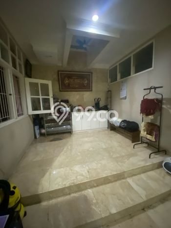Hunian Mewah LB 300m2 Siap Pakai Desain Elegan di Pejaten, Jakarta Selatan Hunian Mewah LB 300m2 Siap Pakai Desain Elegan di Pejaten, Jakarta Selatan