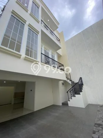 Rumah Elit LB 176m2 Siap Pakai Desain Elegan di Kayu Putih, Jakarta Timur Rumah Elit LB 176m2 Siap Pakai Desain Elegan di Kayu Putih, Jakarta Timur