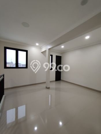 Jual Rumah Luas Megah Dengan View Eksklusif di Rawamangun, Jakarta Timur Jual Rumah Luas Megah Dengan View Eksklusif di Rawamangun, Jakarta Timur