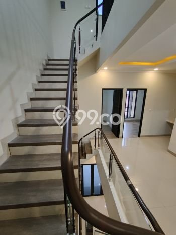 Jual Rumah Luas Megah Dengan View Eksklusif di Rawamangun, Jakarta Timur Jual Rumah Luas Megah Dengan View Eksklusif di Rawamangun, Jakarta Timur