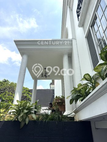 Rumah Luxury Modern Tanpa Renovasi di Pondok Indah Jakarta Selatan Rumah Luxury Modern Tanpa Renovasi di Pondok Indah Jakarta Selatan