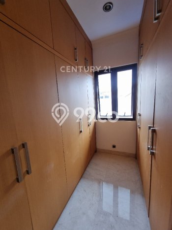 Sewa Rumah Strategis LT 623m2 / LB 500m2 di Cipete, Jakarta Selatan Sewa Rumah Strategis LT 623m2 / LB 500m2 di Cipete, Jakarta Selatan