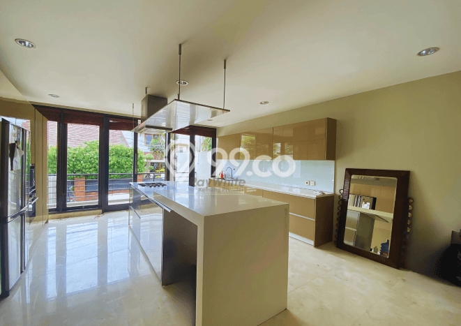 Ready to Use! Luxury House LT 330m2 Desain Elegan di Cipete Ready to Use! Luxury House LT 330m2 Desain Elegan di Cipete