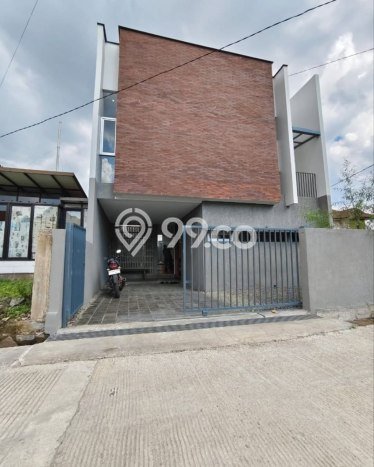 HUNIAN PILIHAN! Rumah area Arcamanik, Luas 154m2m² LB 150m2m² HUNIAN PILIHAN! Rumah area Arcamanik, Luas 154m2m² LB 150m2m²