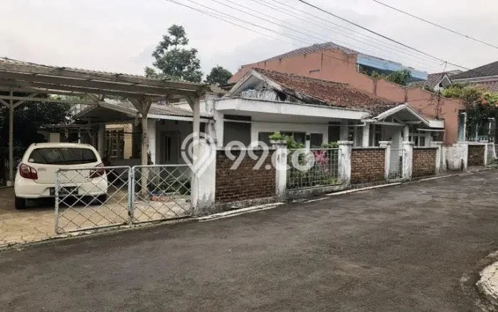 Rumah di Dago, LT 331m2m², LB 150m2m² Rumah di Dago, LT 331m2m², LB 150m2m²