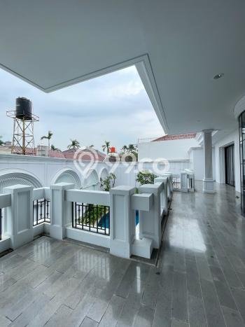 Ready to Use! Premium House LT 1050m2 Desain Modern di Pondok Indah Ready to Use! Premium House LT 1050m2 Desain Modern di Pondok Indah