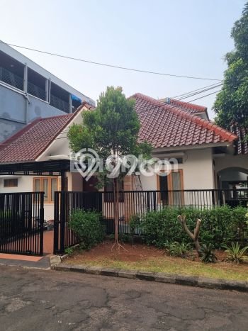 Rumah di Sukmajaya, 2 KM, Area Asri, LT 220m² Bangunan 180m² Rumah di Sukmajaya, 2 KM, Area Asri, LT 220m² Bangunan 180m²