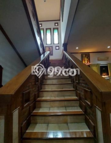 Jual Rumah Luas Elegan Dengan View Eksklusif di Lenteng Agung, Jakarta Selatan Jual Rumah Luas Elegan Dengan View Eksklusif di Lenteng Agung, Jakarta Selatan