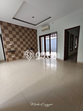 Dijual Rumah Luas Elegan Dengan View Eksklusif di Sukmajaya, Depok Dijual Rumah Luas Elegan Dengan View Eksklusif di Sukmajaya, Depok