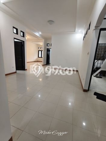 Rumah Mewah LB 190m2 Siap Pakai Desain Elegan di Margonda, Depok Rumah Mewah LB 190m2 Siap Pakai Desain Elegan di Margonda, Depok