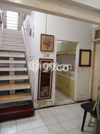 Rumah Eksklusif Siap Huni LT 682m2 di Depok, Sleman Rumah Eksklusif Siap Huni LT 682m2 di Depok, Sleman