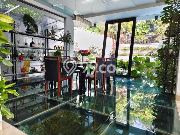 Jual Rumah Luas Elegan Dengan View Cantik di Sentul City, Bogor Jual Rumah Luas Elegan Dengan View Cantik di Sentul City, Bogor