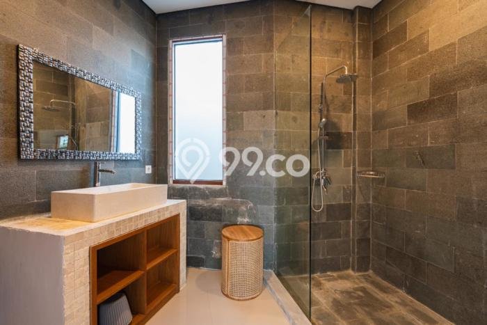 Vila Strategis di , Area 1365m2m², Posisi Premium dengan jalan mudah Vila Strategis di , Area 1365m2m², Posisi Premium dengan jalan mudah