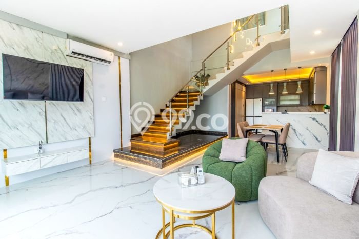 Vila Terawat Kawasan , Area 400m2m², Posisi Premium dengan jalan bagus Vila Terawat Kawasan , Area 400m2m², Posisi Premium dengan jalan bagus