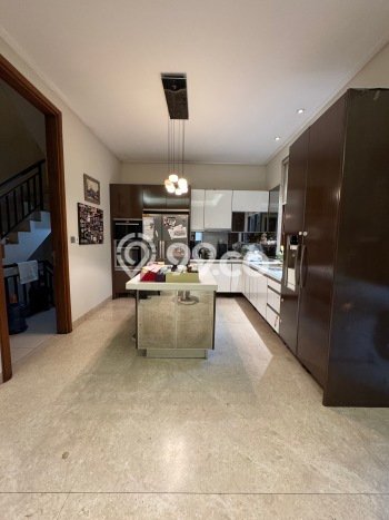 Rumah Elit Modern Tanpa Renovasi di Puri Indah Jakarta Barat Rumah Elit Modern Tanpa Renovasi di Puri Indah Jakarta Barat