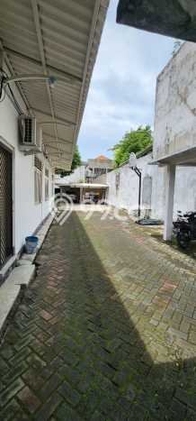 Sewa Rumah Nyaman LT 1120m2 / LB 550m2 di Surabaya Kota, Surabaya Sewa Rumah Nyaman LT 1120m2 / LB 550m2 di Surabaya Kota, Surabaya