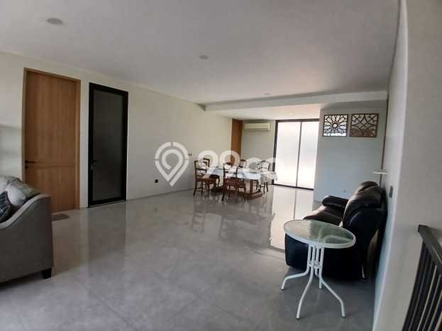 SPECIAL PRICE! Rumah Asri lokasi Bukit Sari, Luas 330m2m² LB 520m2m² SPECIAL PRICE! Rumah Asri lokasi Bukit Sari, Luas 330m2m² LB 520m2m²