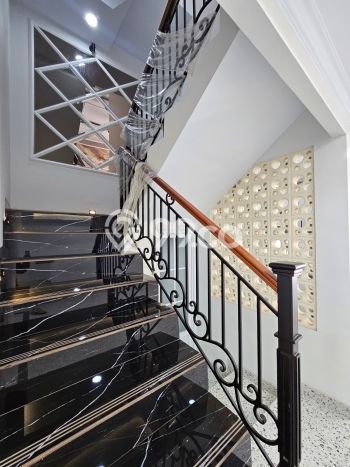 Hunian Mewah LB 280m2 Siap Pakai Desain Elegan di Kebagusan, Jakarta Selatan Hunian Mewah LB 280m2 Siap Pakai Desain Elegan di Kebagusan, Jakarta Selatan
