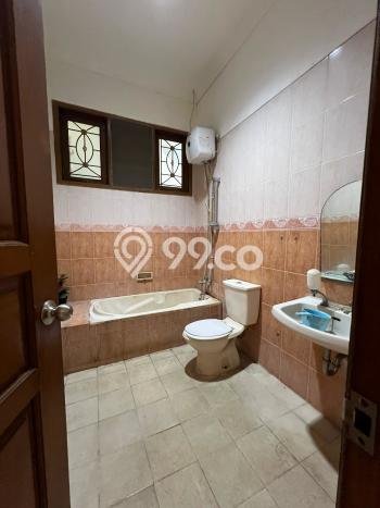 Disewakan! Rumah 4 Kamar Tidur &
3 Kamar Mandi di Pejaten Timur, Jakarta Selatan Disewakan! Rumah 4 Kamar Tidur &
3 Kamar Mandi di Pejaten Timur, Jakarta Selatan