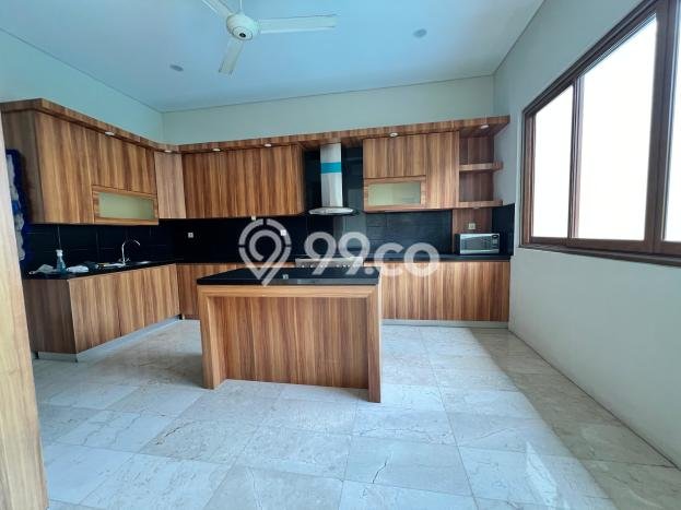 Sewa Rumah Strategis LT 500m2 / LB 450m2 di Pejaten Timur, Jakarta Selatan Sewa Rumah Strategis LT 500m2 / LB 450m2 di Pejaten Timur, Jakarta Selatan
