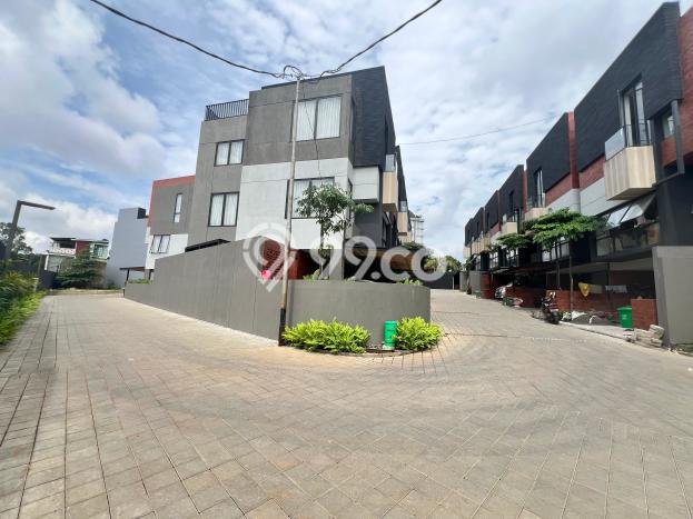 Disewakan! Rumah 3 Kamar Tidur &
3 Kamar Mandi di Antasari, Jakarta Selatan Disewakan! Rumah 3 Kamar Tidur &
3 Kamar Mandi di Antasari, Jakarta Selatan
