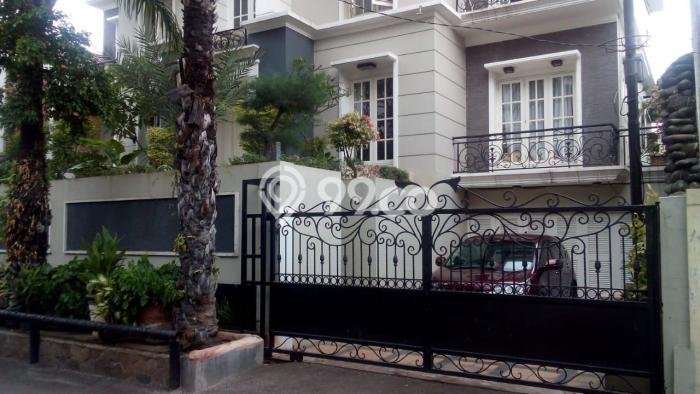 Rumah Mewah Siap Huni LT 420m2 di Cempaka Putih, Jakarta Pusat Rumah Mewah Siap Huni LT 420m2 di Cempaka Putih, Jakarta Pusat