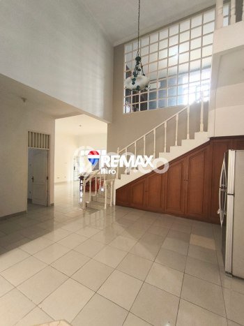 Hunian Elit LB 200m2 Siap Pakai Desain Elegan di Kemang Pratama, Bekasi Hunian Elit LB 200m2 Siap Pakai Desain Elegan di Kemang Pratama, Bekasi