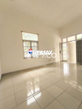 Hunian Elit LB 200m2 Siap Pakai Desain Elegan di Kemang Pratama, Bekasi Hunian Elit LB 200m2 Siap Pakai Desain Elegan di Kemang Pratama, Bekasi