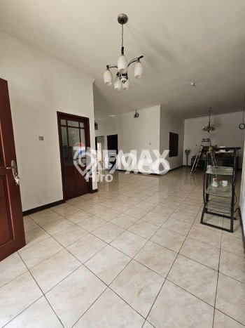 Rumah Modern 4 Kamar LT 240m2 di Harapan Indah Rumah Modern 4 Kamar LT 240m2 di Harapan Indah