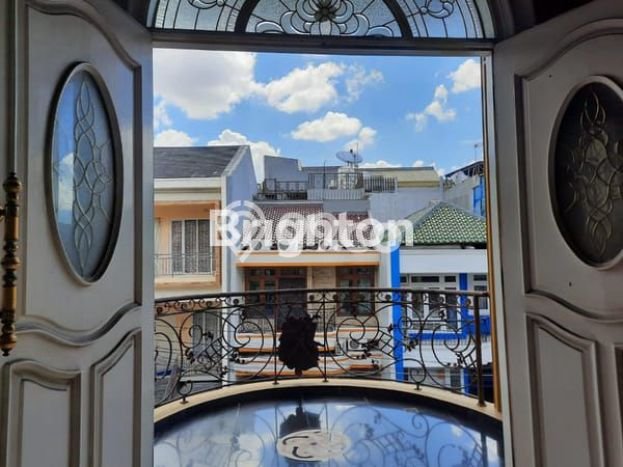 Jual Rumah Luas Megah Dengan View Eksklusif di Duri Kepa, Jakarta Barat Jual Rumah Luas Megah Dengan View Eksklusif di Duri Kepa, Jakarta Barat