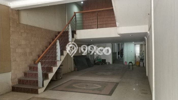 Ruko Dijual di Jakarta Barat LT 150m2 & LB 350m2 Lokasi Terbaik! Ruko Dijual di Jakarta Barat LT 150m2 & LB 350m2 Lokasi Terbaik!