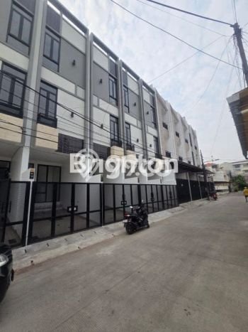 For Sale Hunian Rumah Terawat 3 Kamar di Duri Kepa, Jakarta Barat For Sale Hunian Rumah Terawat 3 Kamar di Duri Kepa, Jakarta Barat