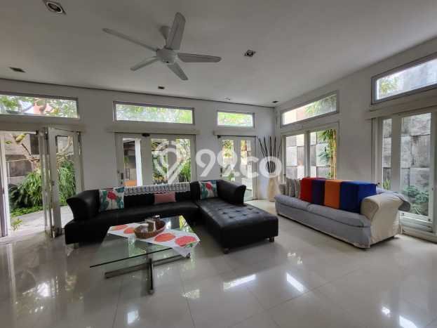 Rumah Mewah LB 250m2 Siap Huni Desain Elegan di Mumbul, Badung Rumah Mewah LB 250m2 Siap Huni Desain Elegan di Mumbul, Badung