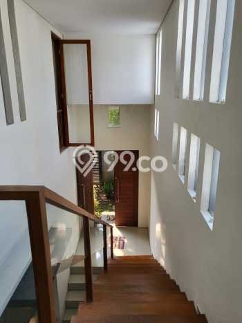 Rumah Mewah LB 250m2 Siap Huni Desain Elegan di Mumbul, Badung Rumah Mewah LB 250m2 Siap Huni Desain Elegan di Mumbul, Badung