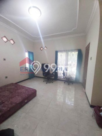 EXCLUSIVE HOME! Rumah area Sidoarjo, 3 KT, Konsep Minimalis, Luas 330m2m² Bangunan 300m2m² EXCLUSIVE HOME! Rumah area Sidoarjo, 3 KT, Konsep Minimalis, Luas 330m2m² Bangunan 300m2m²