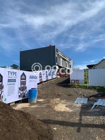 Unit Kost Dijual di Lowokwaru dengan 10 Kamar Tidur & Luas Bangunan 130m2 Unit Kost Dijual di Lowokwaru dengan 10 Kamar Tidur & Luas Bangunan 130m2