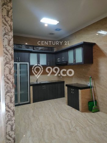 HARGA TERBAIK! Rumah area Taman Kopo Indah, 3 KM, Area Sejuk, Luas 161m² Bangunan 250m² HARGA TERBAIK! Rumah area Taman Kopo Indah, 3 KM, Area Sejuk, Luas 161m² Bangunan 250m²