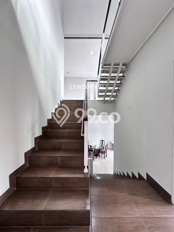 Ready to Use! Premium House LT 252m2 Desain Modern di Pondok Indah Ready to Use! Premium House LT 252m2 Desain Modern di Pondok Indah
