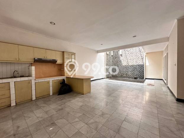 Rumah di Lebak Bulus, Jakarta Selatan, LT 144m² LB 121m² Rumah di Lebak Bulus, Jakarta Selatan, LT 144m² LB 121m²