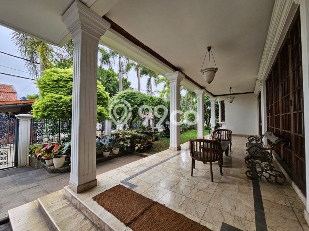 Rumah Luxury Modern Tanpa Renovasi di Pangkalan Jati Depok Rumah Luxury Modern Tanpa Renovasi di Pangkalan Jati Depok