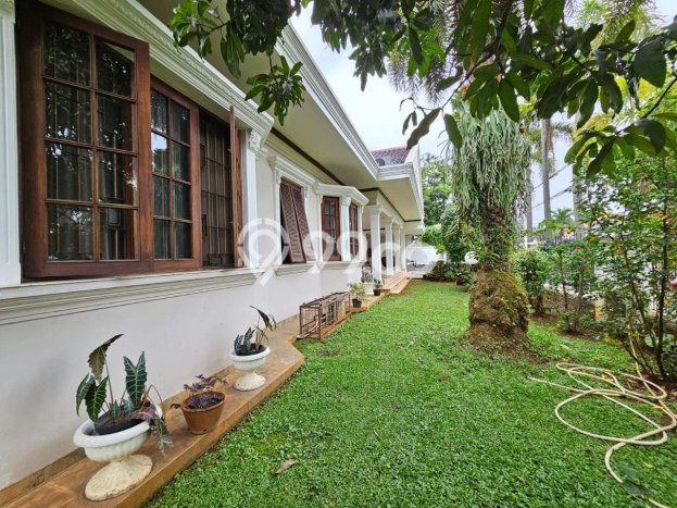 Rumah Luxury Modern Tanpa Renovasi di Pangkalan Jati Depok Rumah Luxury Modern Tanpa Renovasi di Pangkalan Jati Depok